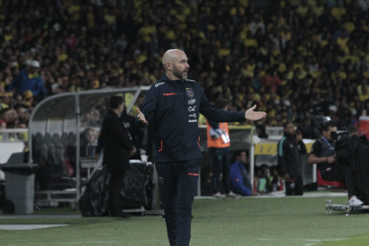 El entrenador Félix Sánchez Bas señaló que al final la Tri se precipitó en los ataques para buscar la victoria ante Colombia.