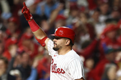 Con otros 2 jonrones de Schwarber, Filis amplió a 2-0 su ventaja.