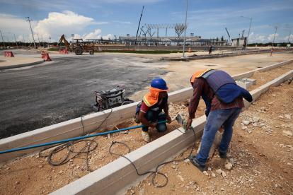 Obras. Trabajos de construcción de las instalaciones del Tren Maya en los tramos 5, 6, 7 de ciudades de Cancún