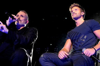 Miguel Bosé y Pablo Alborán se conocieron en 2012 tras la grabación del álbum Papitwo.