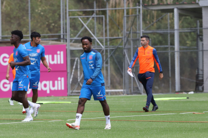 John Yeboah (c) llegó a la Tricolor por primera vez, pero el jugador de 23 años no recibió minutos por Félix Sánchez.