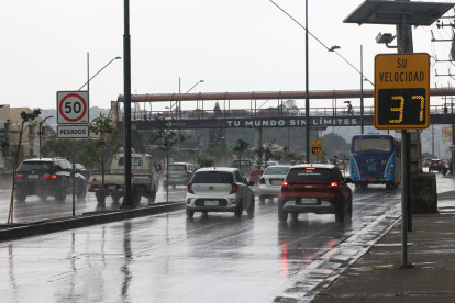 Vías. Los radares continúan funcionando y los conductores denuncían que las multas todavía llegan.