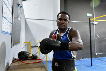 Bennett  entrenó un promedio de cinco horas diarias para la pelea con González.
