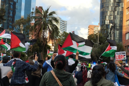 "Todos somos Palestina", "Israel sionista, tu eres el terrorista" y "duele el genocidio en Gaza" fueron otras de las consignas escuchadas durante la marcha.