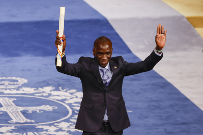 Eliud Kipchoge fue destacado  por su esfuerzo en el deporte y su aporte solidario.