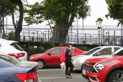 CERCA ELECTRICA EN MALECÓN 2000_ÁLEX LIMA