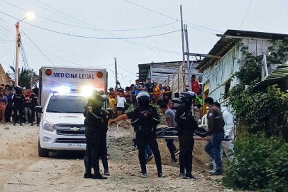 Escena. Dos sujetos dispararon contra un hombre en un local.