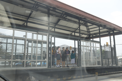 Vía Daule. En la parada aledaña a la Penintenciaría no funcionan las puertas.