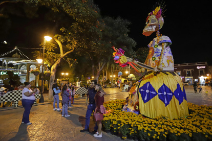 Fotografía de catrinas monumentales el 20 de octubre de 2023, en el marco del Festival Valle de Catrinas, en el municipio de Atlixco, en Puebla (México).