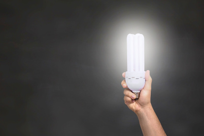 El Gobierno busca que la ciudadanía reduzca el uso de energía eléctrica ante la crisis.