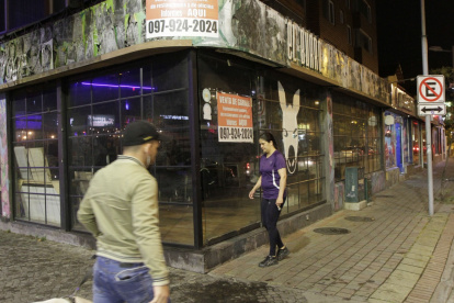 Varios sectores de La Mariscal lucen abandonados incluso en horas de la mañana y tarde. La inseguridad se ha apoderado del sector.