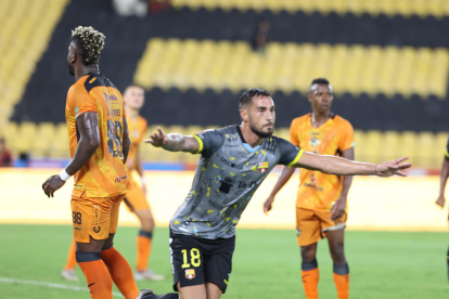 Francisco Fydriszewski, de Barcelona, abrió la cuenta en Guayaquil, ante los naranjas de Libertad.