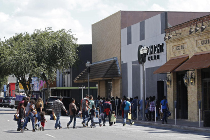 En el año fiscal 2023 un total de 2,045 millones de personas fueron arrestadas por las autoridades en la frontera de Estados Unidos con México.