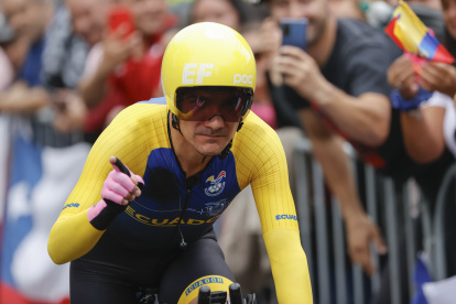 Richard Carapaz demostró que también da pelea en las pruebas de velocidad.