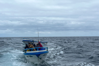 Operación. Las Fuerzas Armadas, a través de la Armada, localizaron a las víctimas del robo de sus pertenencias en el mar.