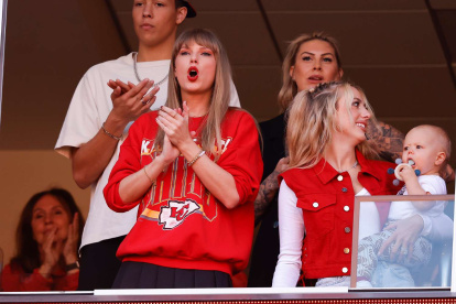 Taylor Swift vibrando en el partido donde jugó su novio Travis Kelce.