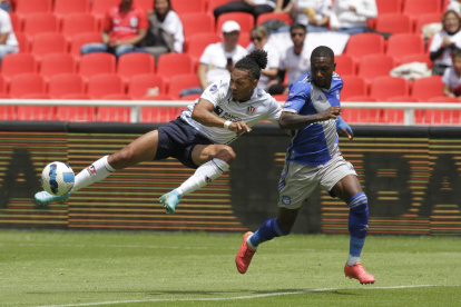 Los Albos después del encuentro sigue concentrados.