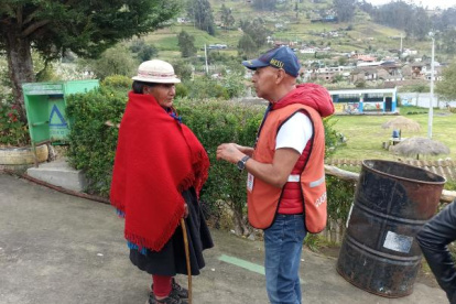 Referencial. Varios adultos mayores fueron evacuados de Alausí debido al deslave