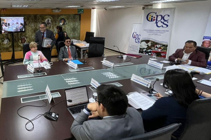 El presidente de la comisión, Marco Chalco, informó que está pendiente la notificación de las notas de la prueba escrita a los concursantes.