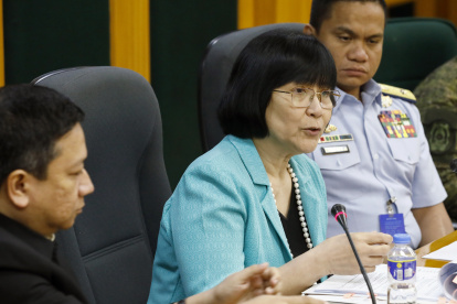 La portavoz del Ministerio de Exteriores de Filipinas, Teresita Daza, habla durante una conferencia de prensa en la oficina del Consejo de Seguridad Nacional en Quezon City, Manila.