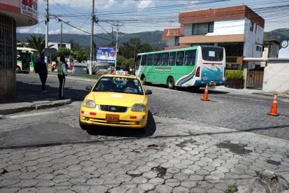En el redondel de Conocoto el conductor de una unidad de transporte público atropelló a una persona.