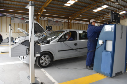 La EMOV, entidad municipal encargada de supervisar y controlar la circulación de vehículos en el cantón, busca garantizar que todos los automóviles en Cuenca se encuentren en condiciones óptimas para circular en las calles de la ciudad.