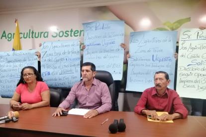 Gremio. - Kleber Sigüenza (centro), presidente de la Cámara de Agricultura II zona.