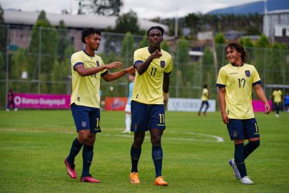 Allen Obando (c) es una de las figuras que tiene la selección sub-17 de Ecuador