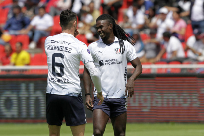 Facundo Rodríguez y Ricardo Adé han formado una sólida zaga en Liga de Quito.