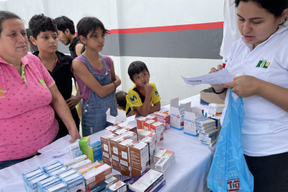 Ayuda. Medicinas gratuitas a niños de Monte Sinaí.