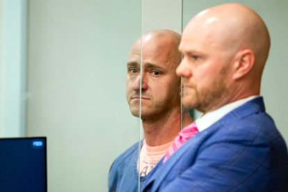 Emerson, quien afirmó haber sufrido un "ataque de nervios" y no haber dormido en 40 horas, confesó a la Policía que consumió hongos psicodélicos por primera vez durante el vuelo.