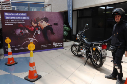 En la Senescyt se expusieron fotos de diversos accidentes.