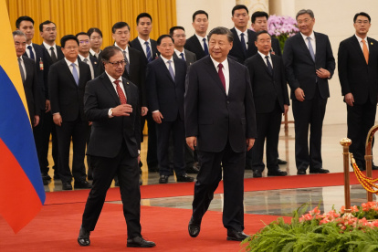 Gustavo Petro y Xi Jinping durante la ceremonia protocolar de bienvenida en Beijing.