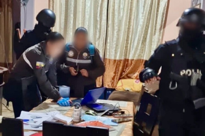 Agentes policiales intervinieron una vivienda en el sector La Floresta, sur de Guayaquil.