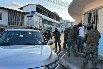 Control. La ciudad se militarizó desde la tarde del miércoles debido a los ataques incendiarios a vehículos.