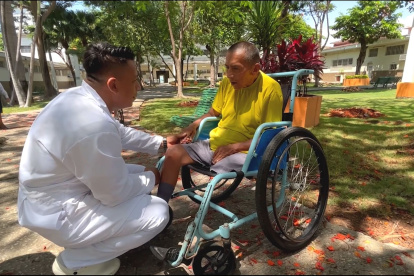 Atención. Adultos mayores acuden por atención mental.