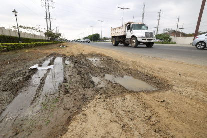 Vialidad. Los ofrecimientos de mantenimiento integrales de los 10 kilómetros de La Puntilla quedaron en el olvido. En el camino se pueden encontrar algunos tramos lleno de polvo y hasta lodo. Además, los residentes reclaman que algunas soluciones viales prometidas tampoco se han cumplido.