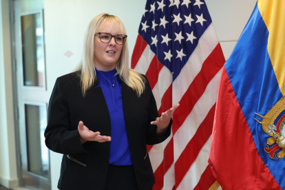 La Viceconsul, Caitlin Browdie, habla sobre los requisitos para participar en la lotería de visas