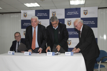Anuncio. El ministro Fernando Santos dijo que la medida será temporal.