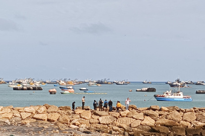 Sitio. El neonato fue hallado entre las piedras de una escollera.