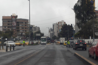 Atención. Miembros de la AMT gestionaron el tránsito en algunos sectores donde hubo recortes de luz.