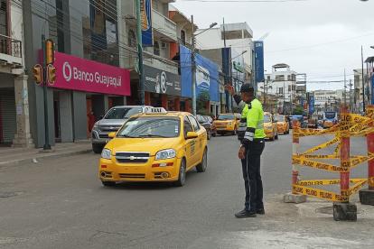 El tránsito se congestionó en el primer día de apagones