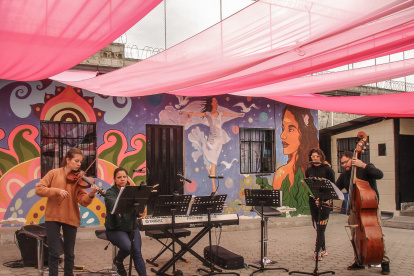 Como parte del programa Verano de las Artes, se realizó un concierto para las madres presas.
