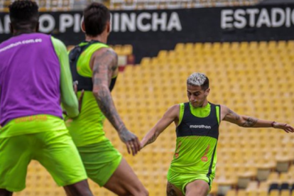 Christian Ortiz acompañaría a Adonis Preciado y Gabriel Cortez en la volante del Ídolo.