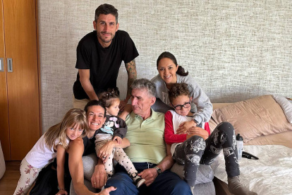 El Patón Bauza cumplió 65 años en enero. Está bajo el cuidado y el cariño de su familia.