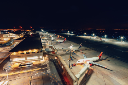 El aeropuerto cuenta con un plan de contingencia para poner en funcionamiento los generadores de energía.