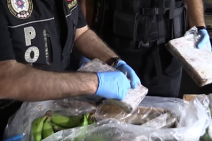 Policía de Turquía decomisó cocaína camuflada en un cargamento procedente de Ecuador.