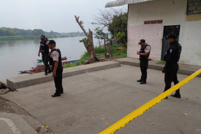 El joven fue asesinado debajo de un puente, cerca del río Daule, vía por la cual escaparon sus verdugos.