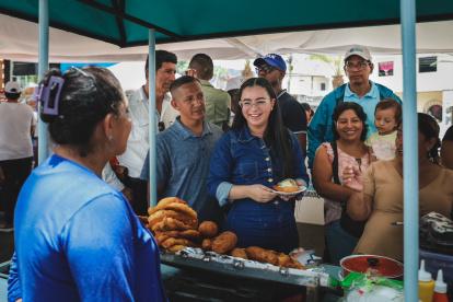 Actividad. En Puerto Hondo hubo una feria de vendedores autónomos.