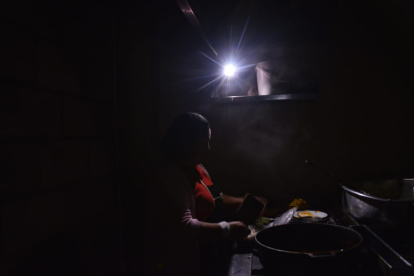 Los cortes de luz ocasionaron inconvenientes en los hogares capitalinos.
